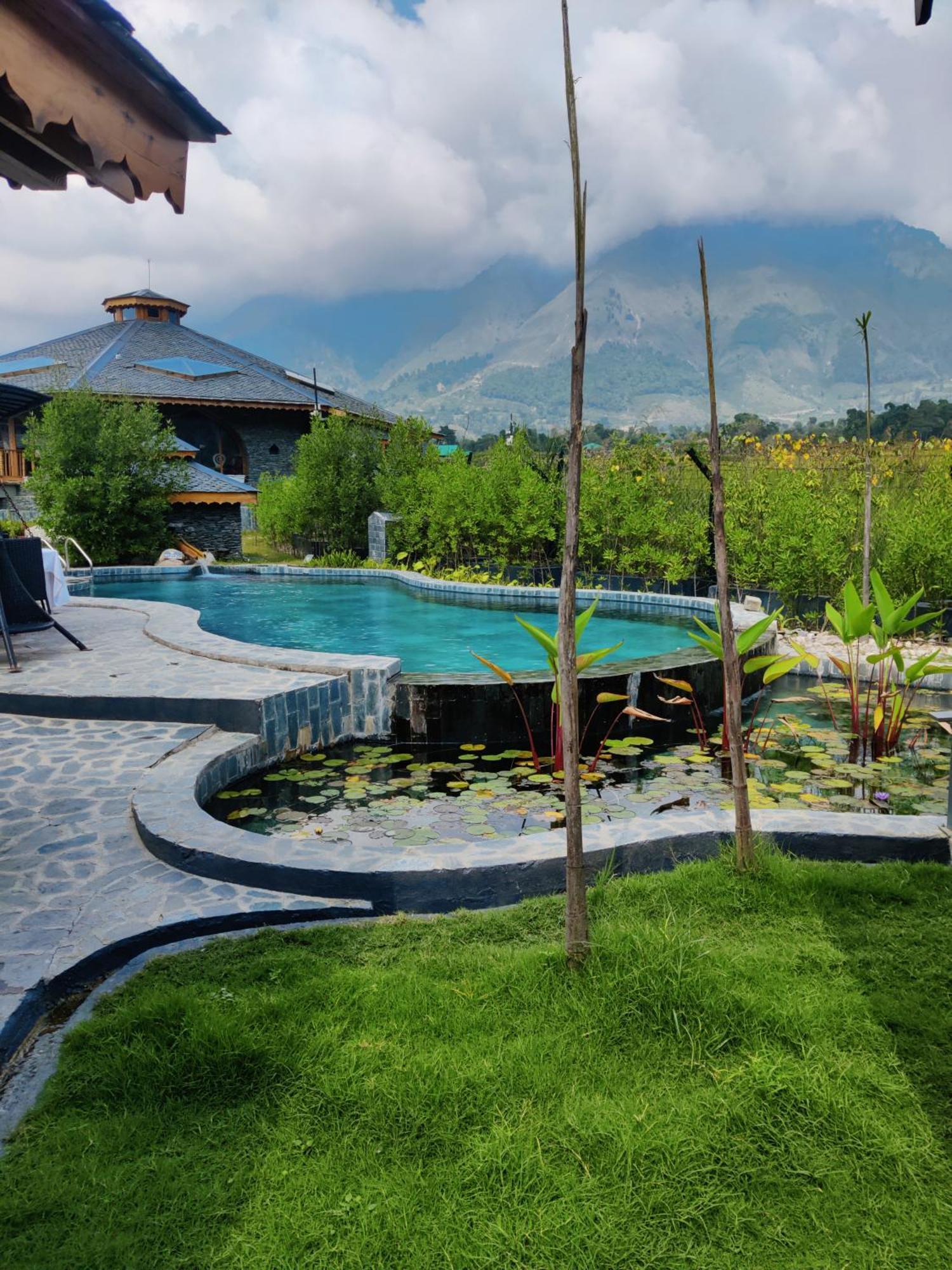 Osho Himalayas Wellness Resort Кангра Екстериор снимка