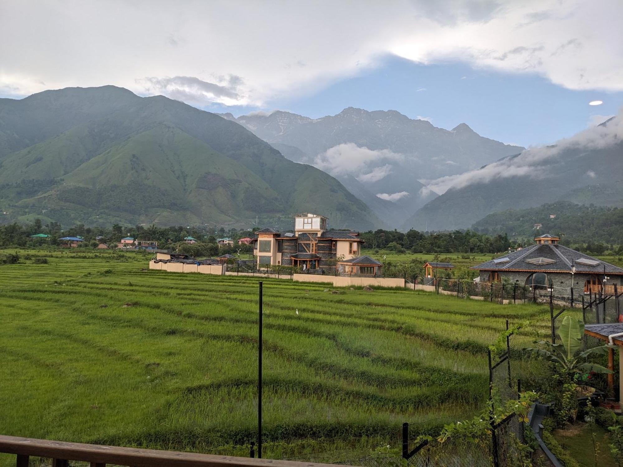 Osho Himalayas Wellness Resort Кангра Екстериор снимка